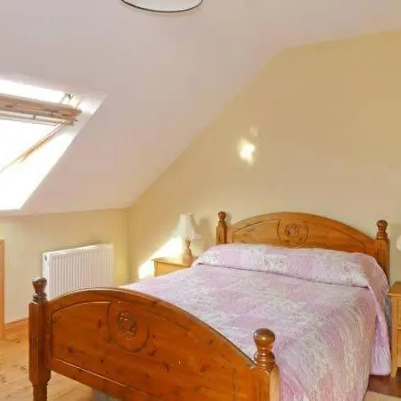 Hollyglen House